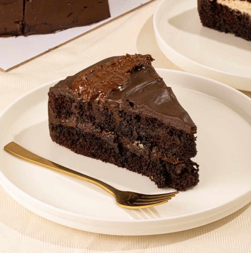 Classic crunch cake