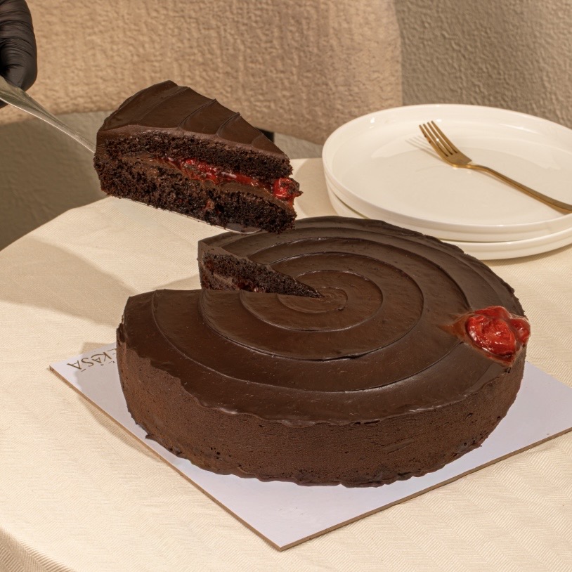 Classic strawberry whole cake