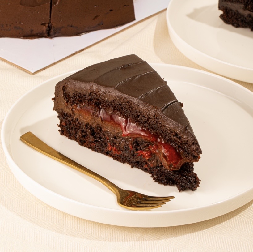 Classic strawberry cake